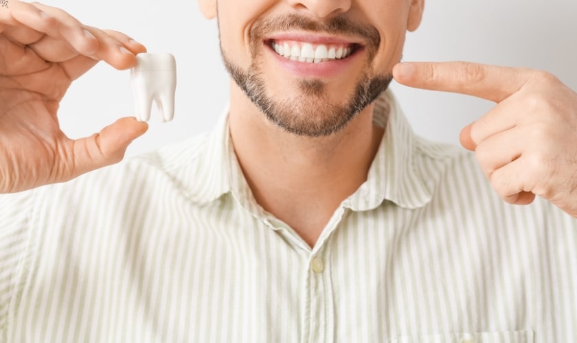 A man holding a teeth